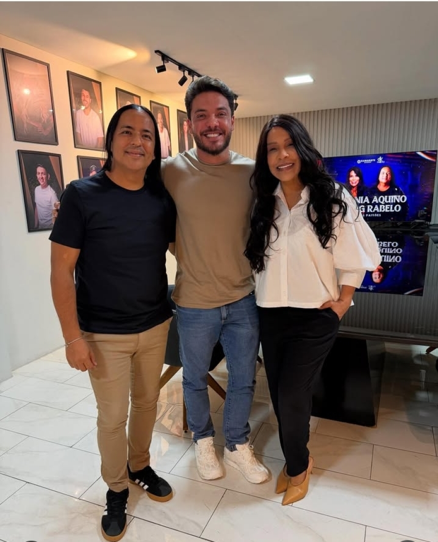 Silvânia Aquino e Berg Rabelo assinam contrato com a Empresa Camarote Shows de Wesley Safadão