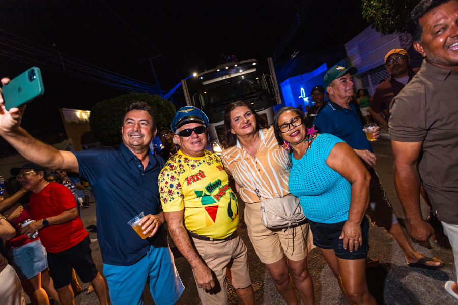 Ziane Costa esteve com o povo em todos os dias desse Carnaval 2026 e cada vez mais se consolida como a maior figura política popular do Alto Sertão de Alagoas
