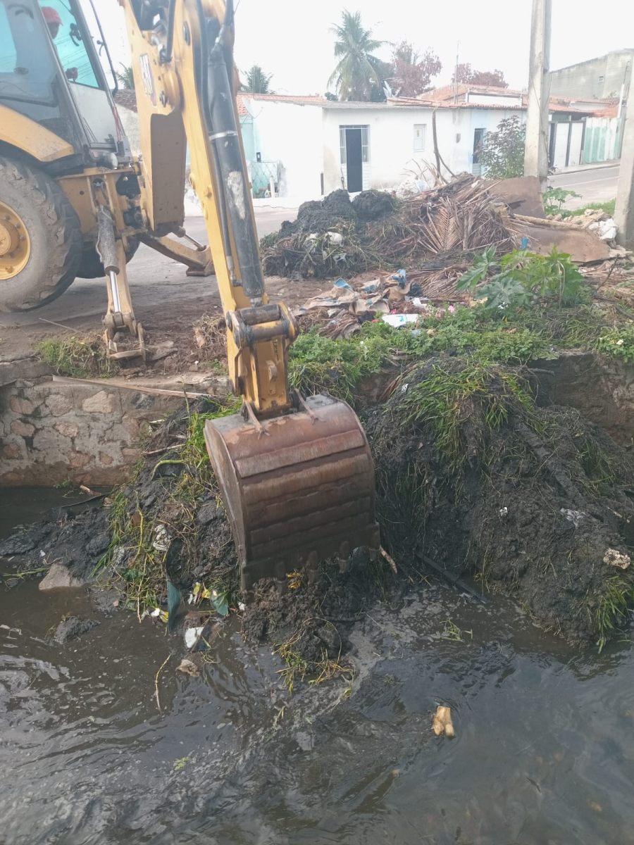 Em regime de plantão , Prefeitura de Delmiro Gouveia realiza diversas ações neste domingo