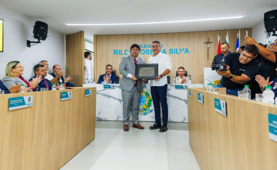 Paulo Dantas é agraciado em Maragogi com a comenda Costa dos Corais