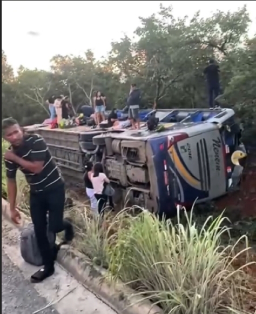 Grave acidente com ônibus da Neném Turismo em Minas Gerais