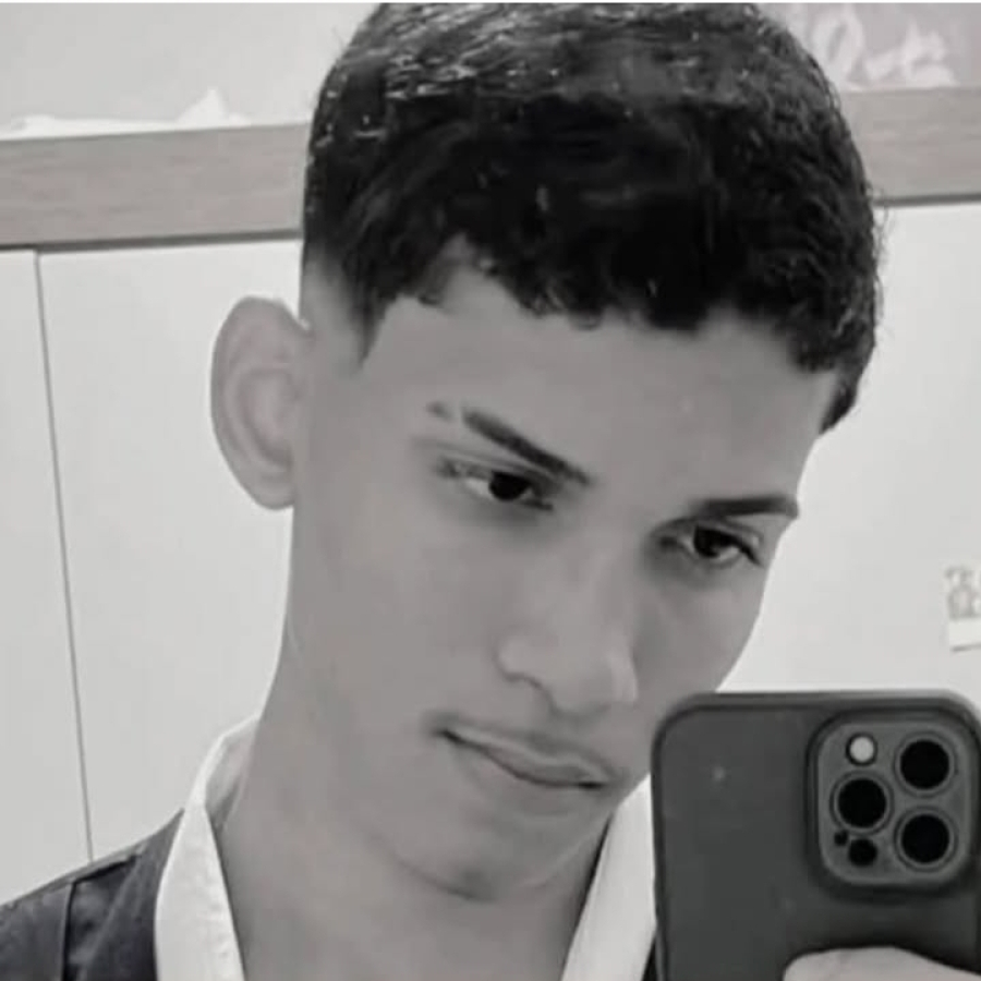 Jovem de 18 anos de idade é encontrado morto no quintal de sua casa com suspeita que ele tirado a própria vida