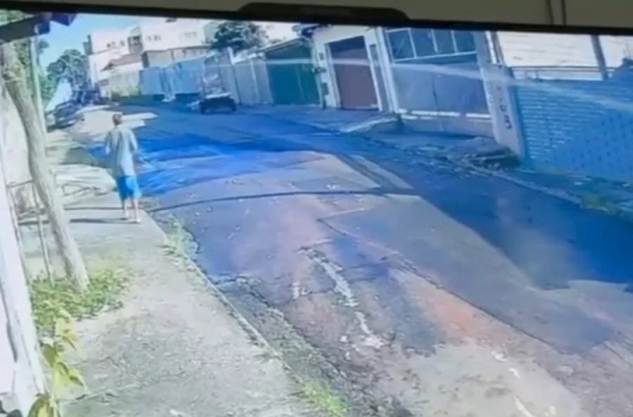 Fio de alta tensão cai e mata homem que transitava pela calçada