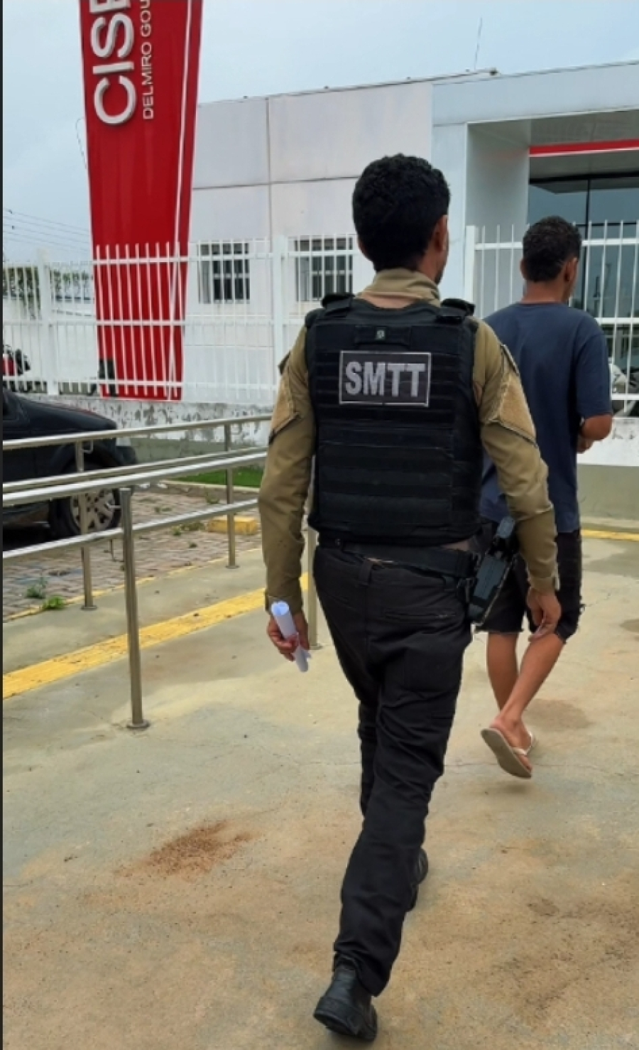 SMTT DE DELMIRO GOUVEIA REALIZA PRISÃO POR EMBRIAGUEZ AO VOLANTE APÓS COLISÃO