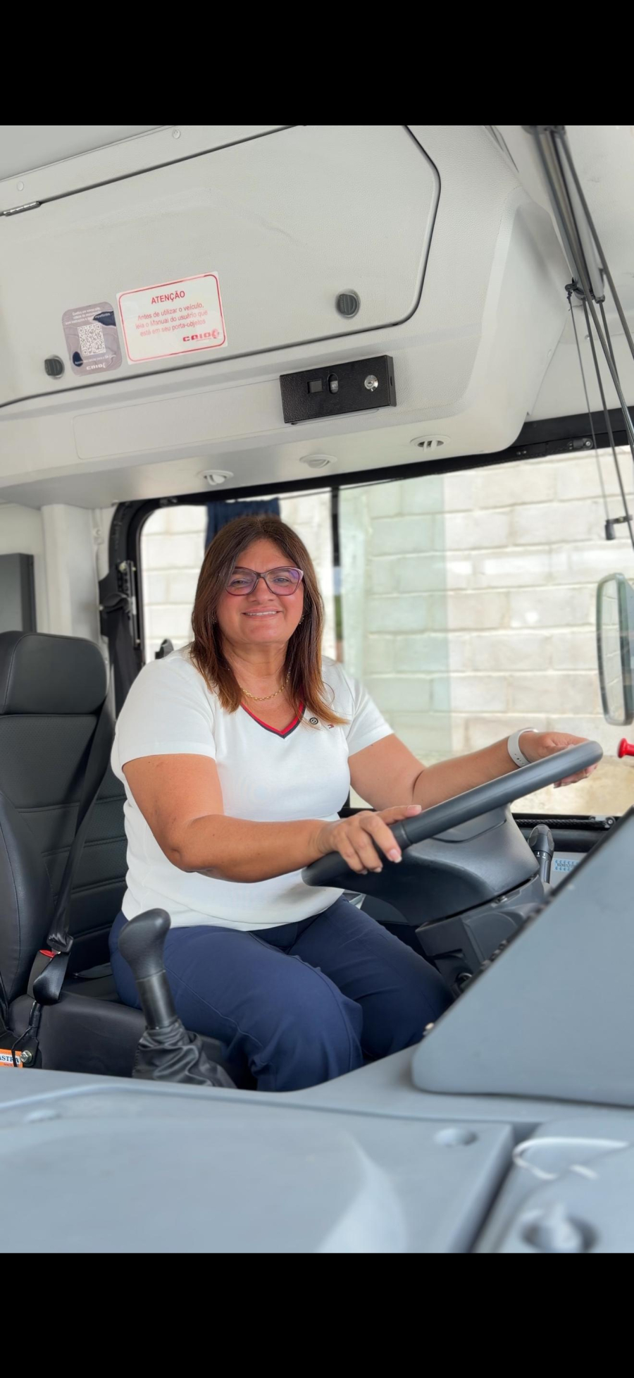 Prefeita Ziane Costa entrega frota de ônibus e novos equipamentos para a educação nesta sexta-feira