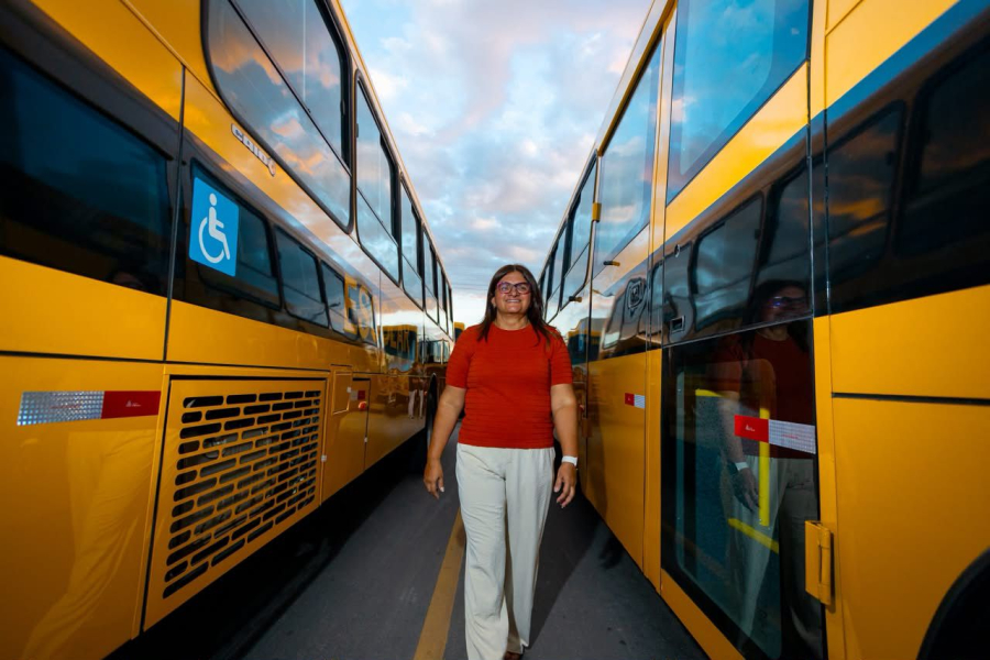 Prefeita Ziane Costa consolida avanço na educação com entrega de frota e novos equipamentos para a educação