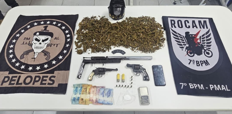 Homem é preso com armas, drogas e munições após denúncia em Santana do Ipanema