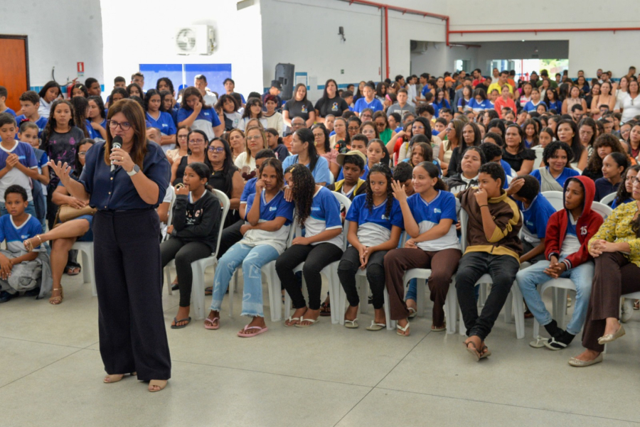 Ziane Costa inaugura nova escola no bairro Pedra Velha com capacidade para 500 alunos