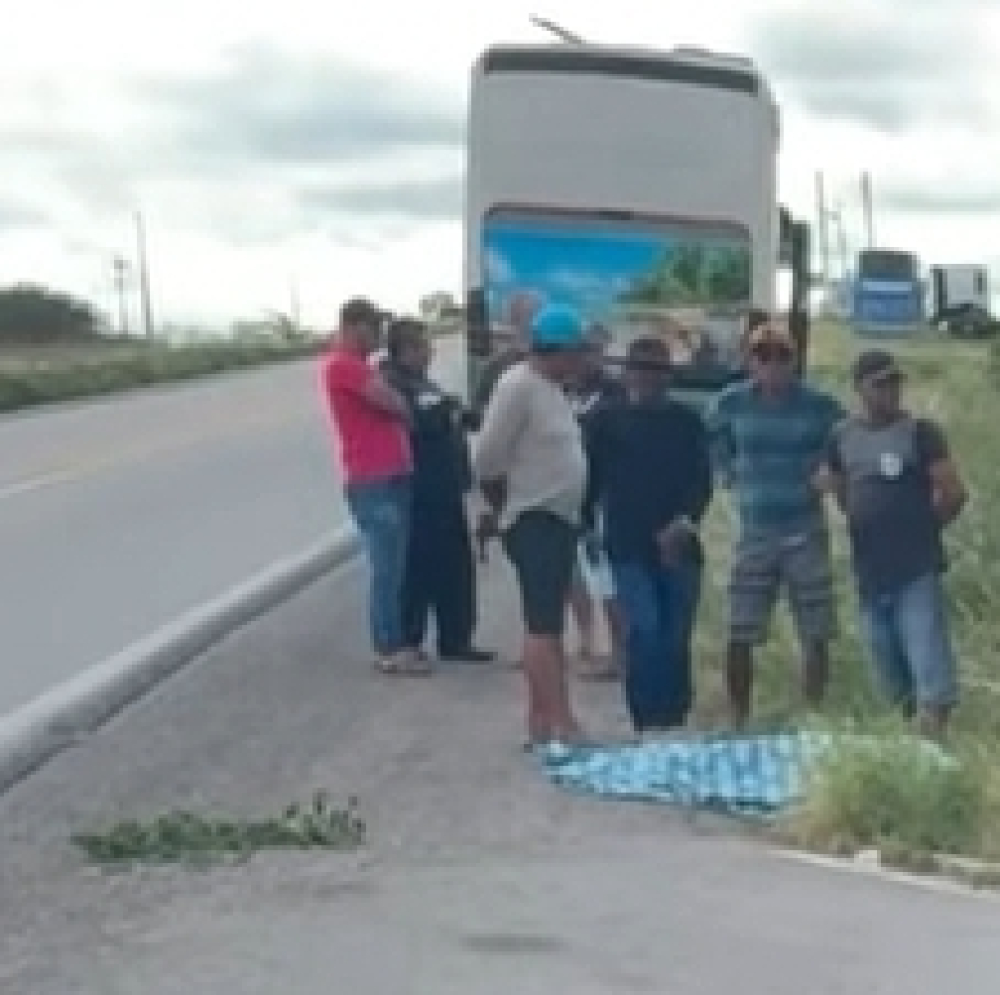 Motorista de ônibus atopela e mata uma pessoa com deficiência no  Distrito de Jardim Cordeiro em Delmiro Gouveia