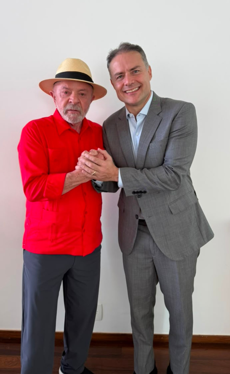 Renan Filho grava guia eleitoral com Lula em Brasília e diz estar mais preparado para governar AL