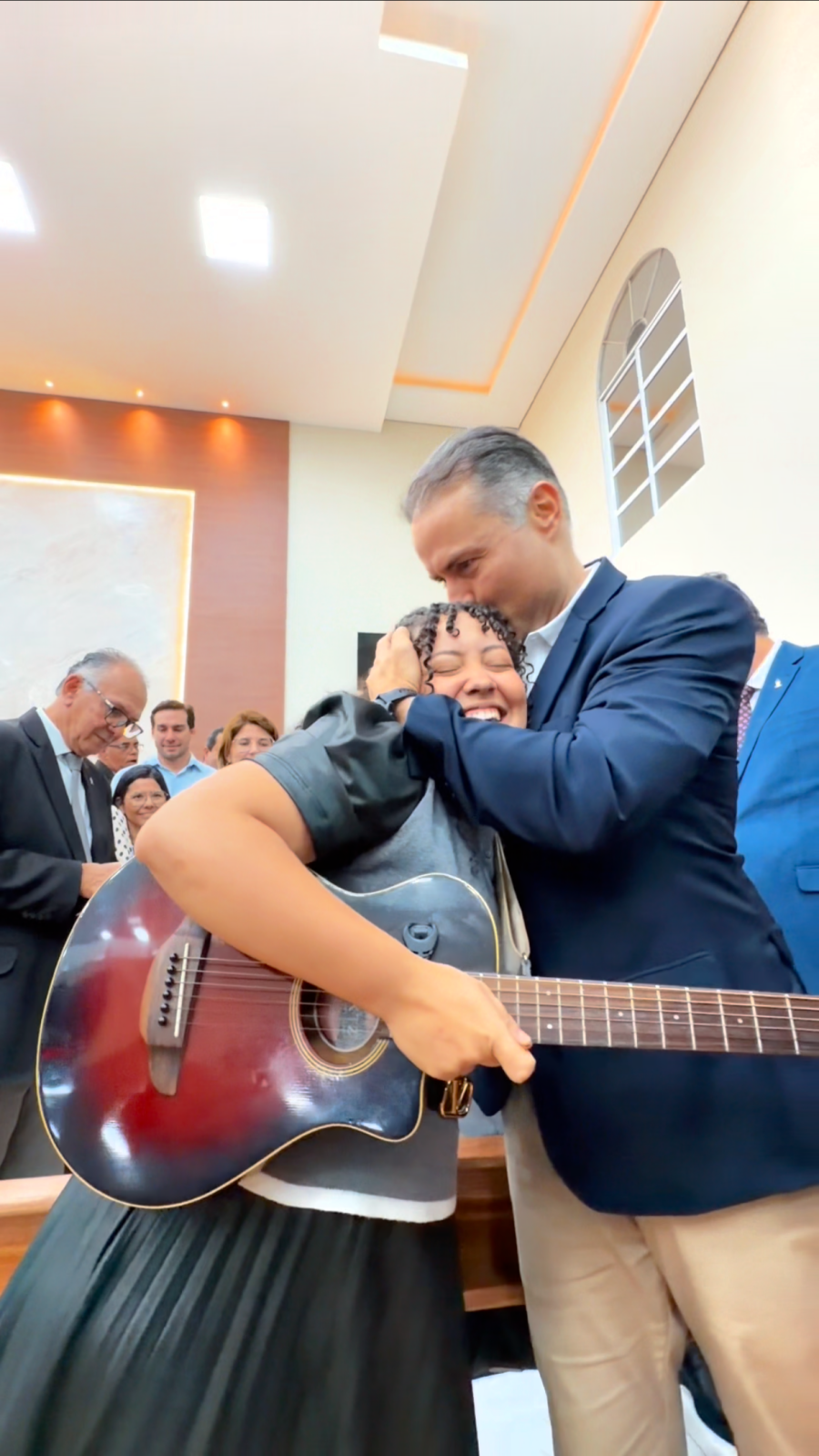 Vídeo de jovem evangélica homenageando Renan Filho viraliza nas redes