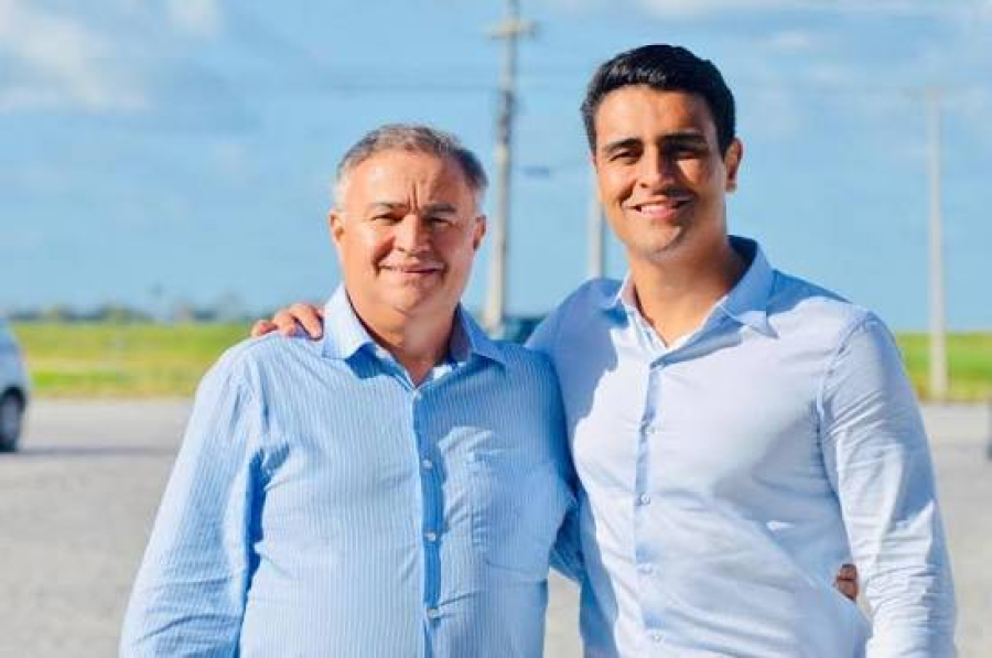 JHC virou “sopa de letras” para esconder passado do pai, diz Renan Filho
