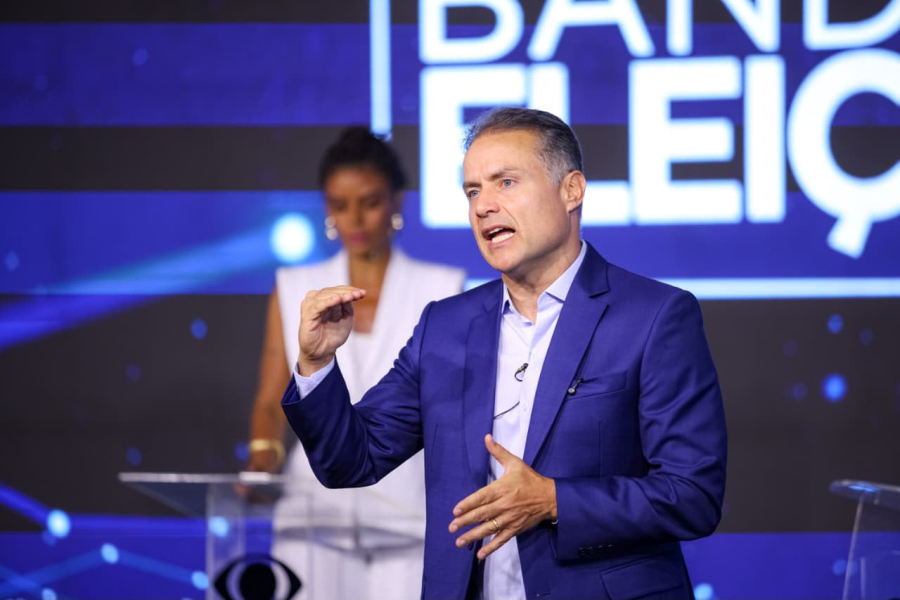 Com a ausência de JHC, Renan Filho responde a questões enviadas pelos eleitores