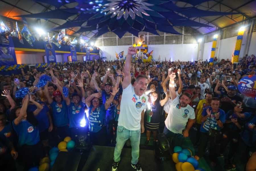Com Galba e Marcelo Victor, Renan Filho lota ginásio no Tabuleiro
