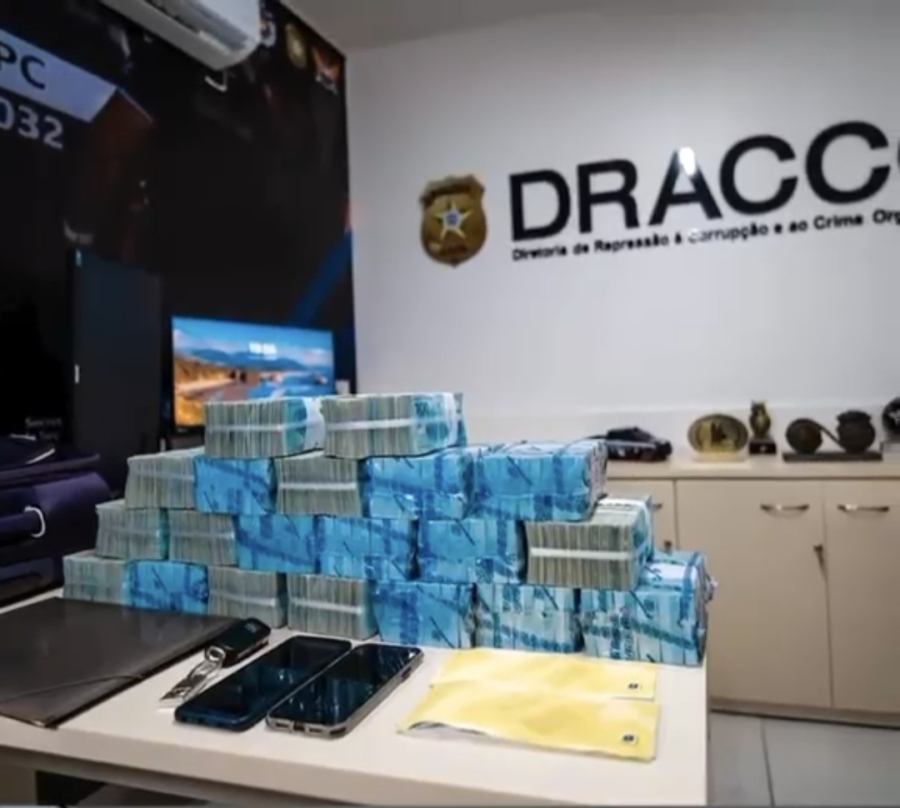 R$ 2 milhões em espécie, T.A.G. de R$ 200 milhões e silêncio de JHC: Renan acusa caixa dois
