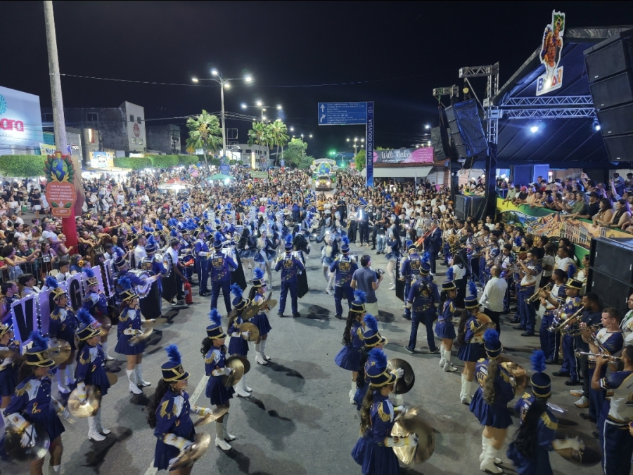 Delmiro Gouveia registra o maior Desfile Cívico de sua história com multidão no Centro para celebrar a diversidade